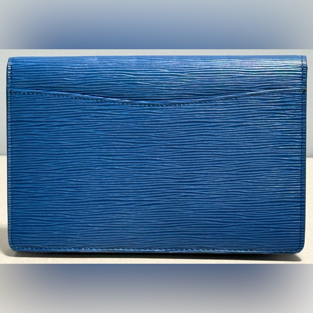 Louis Vuitton Montaigne 23 Clutch Toledo Blue Epi Leather - Picture 3 of 14